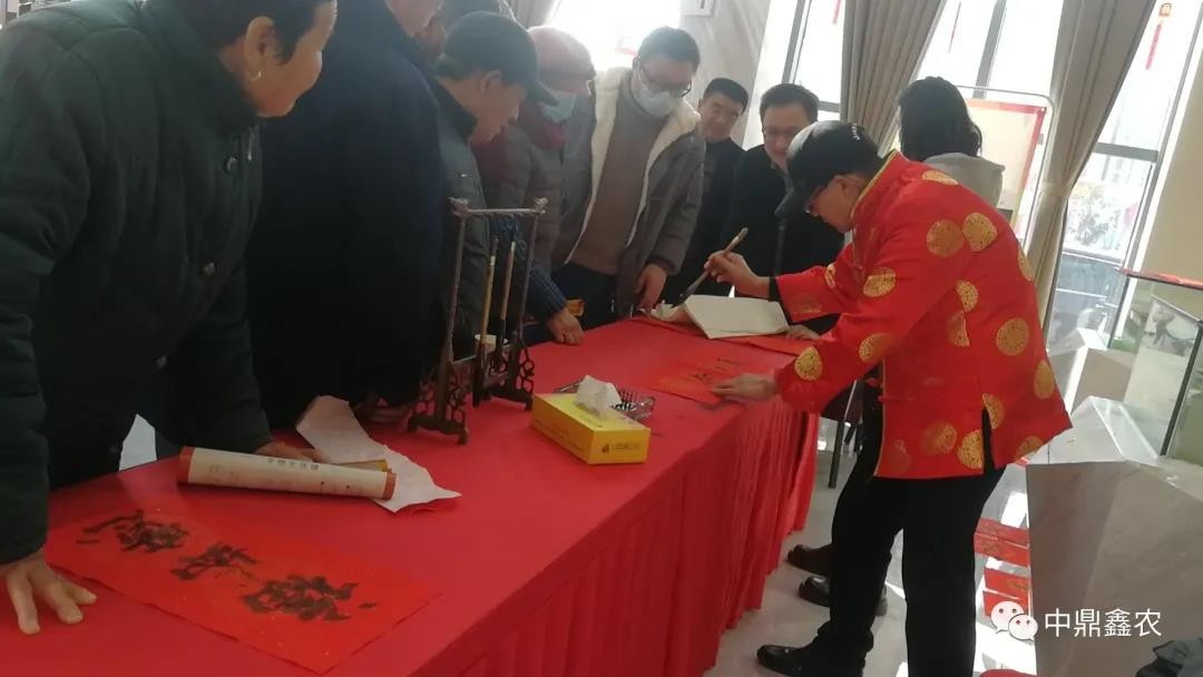 鼎鑫·幸福中心“揮春送祝?！贝髱熓謺郝?lián)派送活動圓滿舉行！